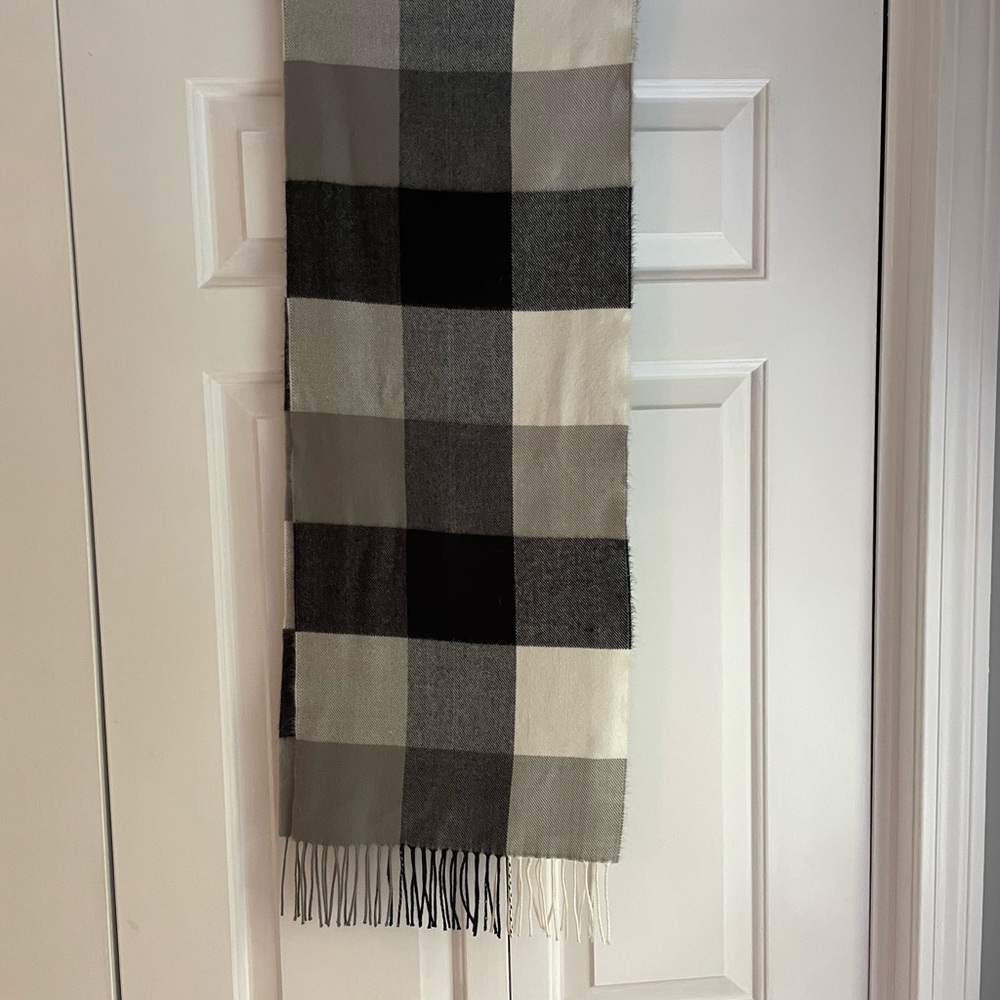 Scarf - Picture 2 of 5